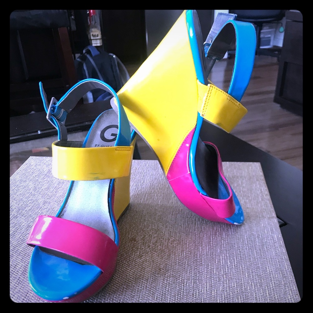 Guess Pumps